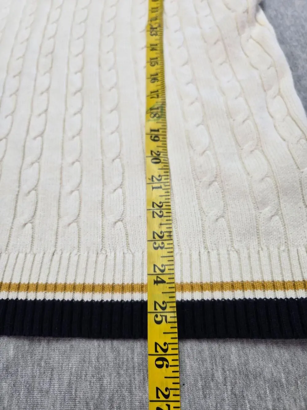 Uniqlo Sweater Vest Mens Large White Cable Knit V Neck Pullover Striped Trim